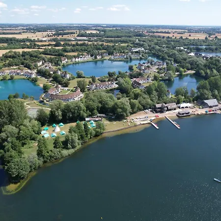 Luxury Kingfisher Lodge, Isis Lake, Within The Cotswold Waterpark Cirencester Exterior photo