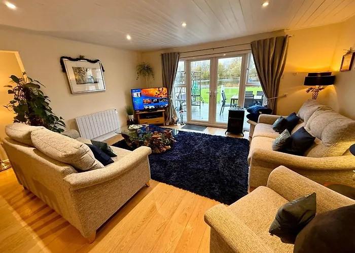 Luxury Kingfisher Lodge, Isis Lake, Within The Cotswold Waterpark