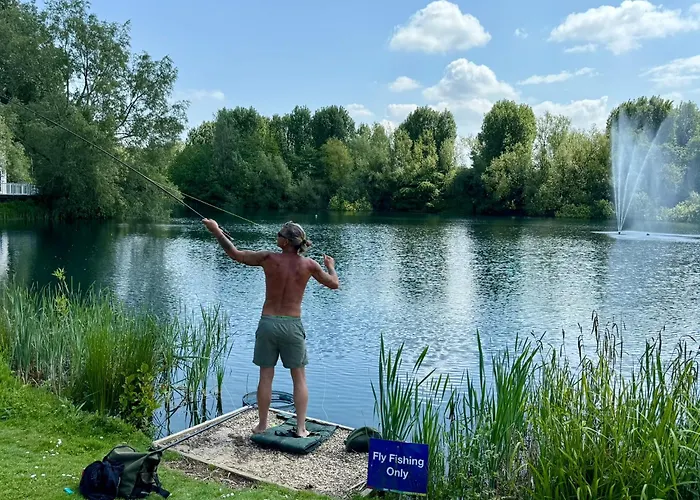 Luxury Kingfisher Lodge, Isis Lake, Within The Cotswold Waterpark