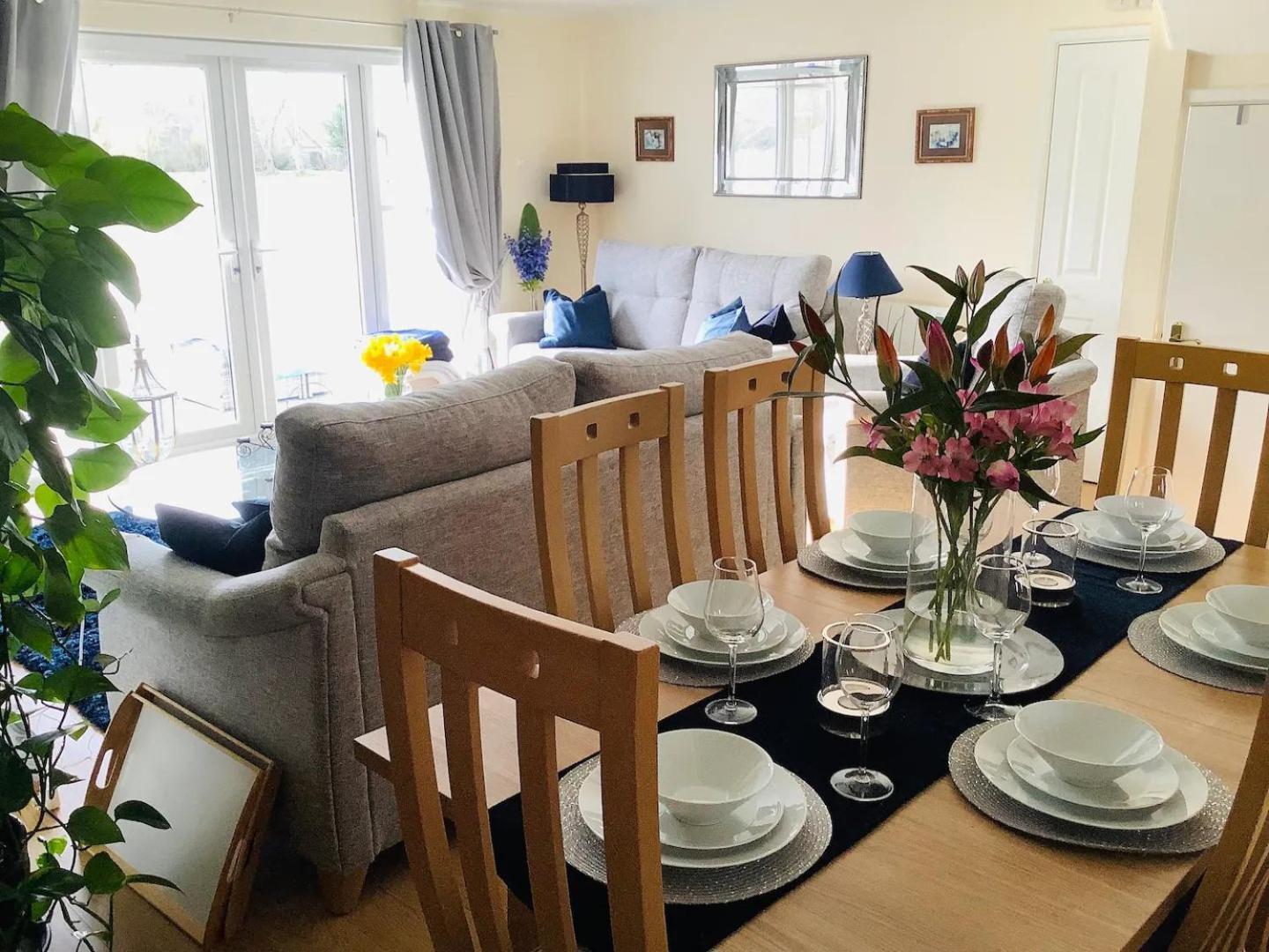 Luxury Kingfisher Lodge, Isis Lake, Within The Cotswold Waterpark Holiday home