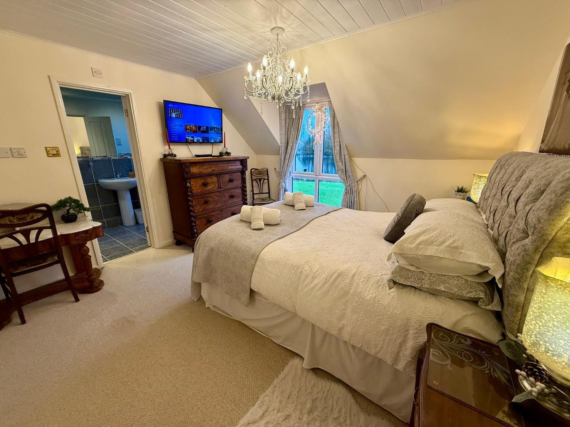 Holiday home Luxury Kingfisher Lodge, Isis Lake, Within The Cotswold Waterpark Cirencester