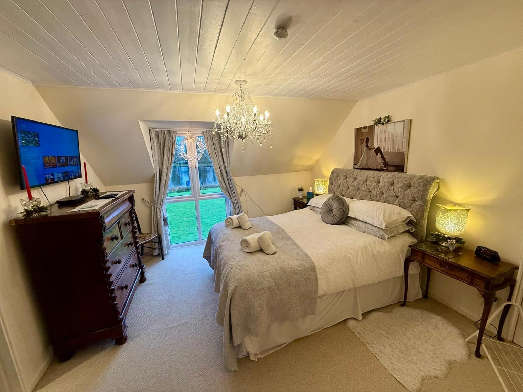 Luxury Kingfisher Lodge, Isis Lake, Within The Cotswold Waterpark Cirencester