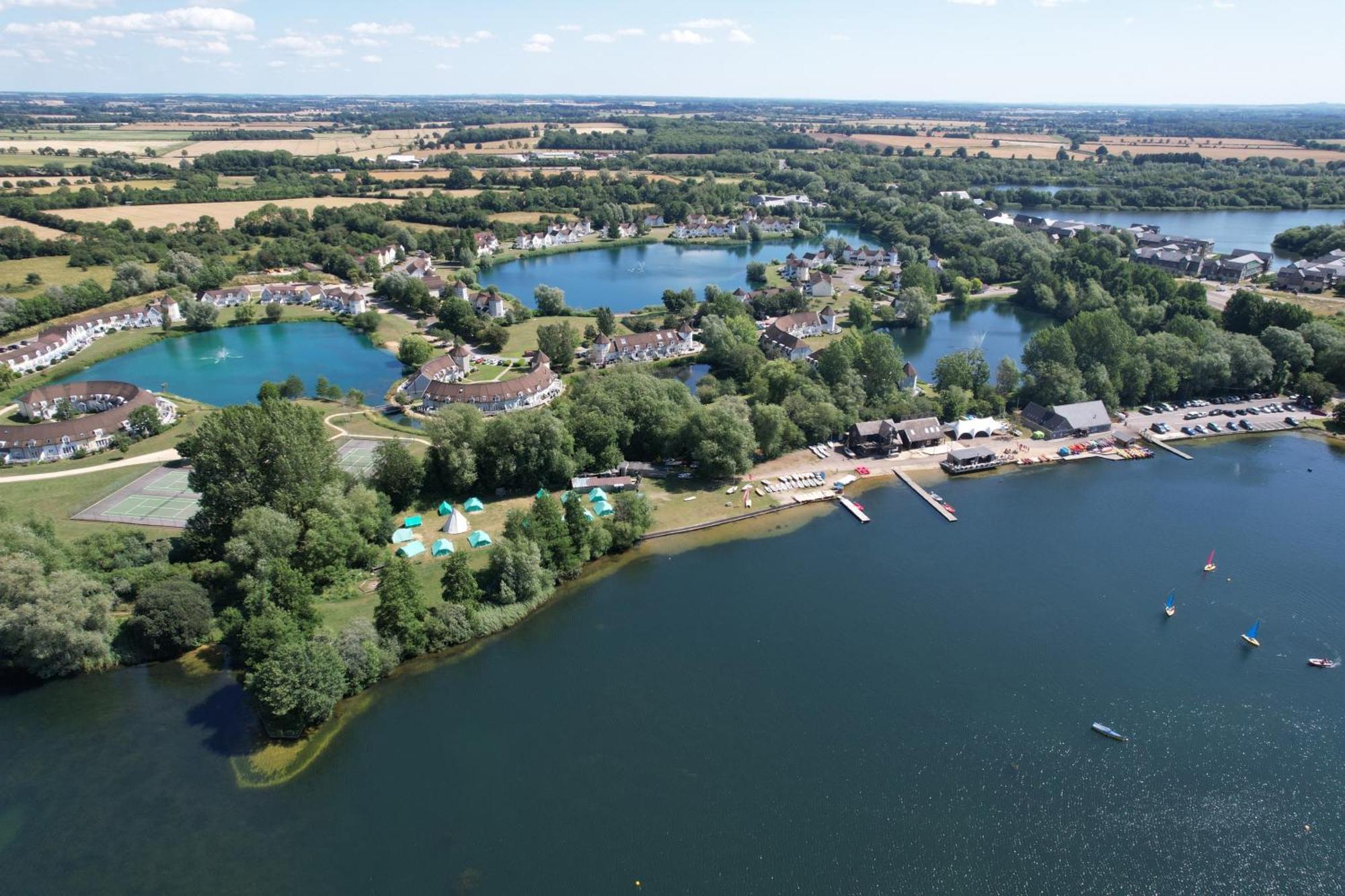 Holiday home Luxury Kingfisher Lodge, Isis Lake, Within The Cotswold Waterpark