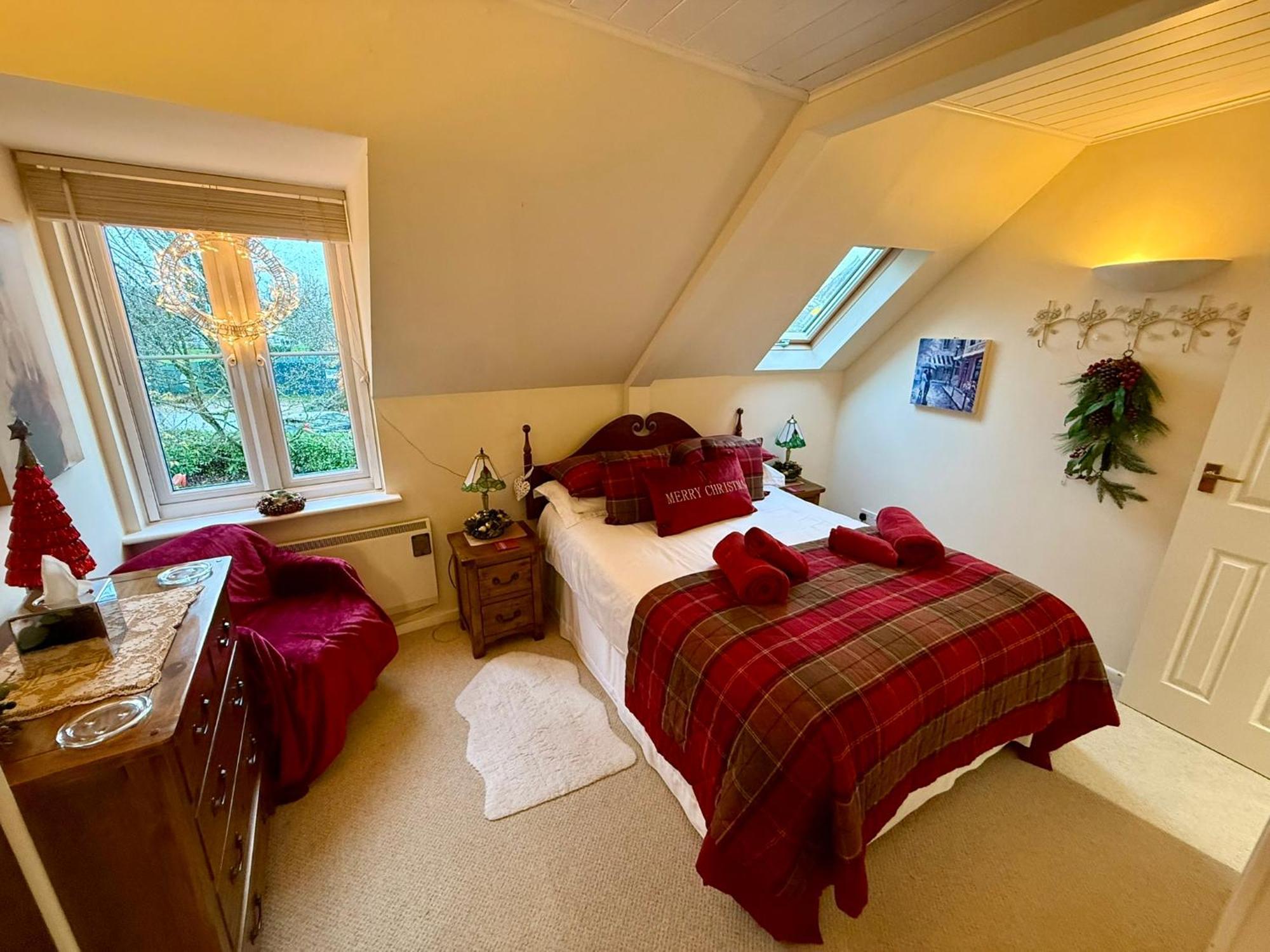 Luxury Kingfisher Lodge, Isis Lake, Within The Cotswold Waterpark Cirencester