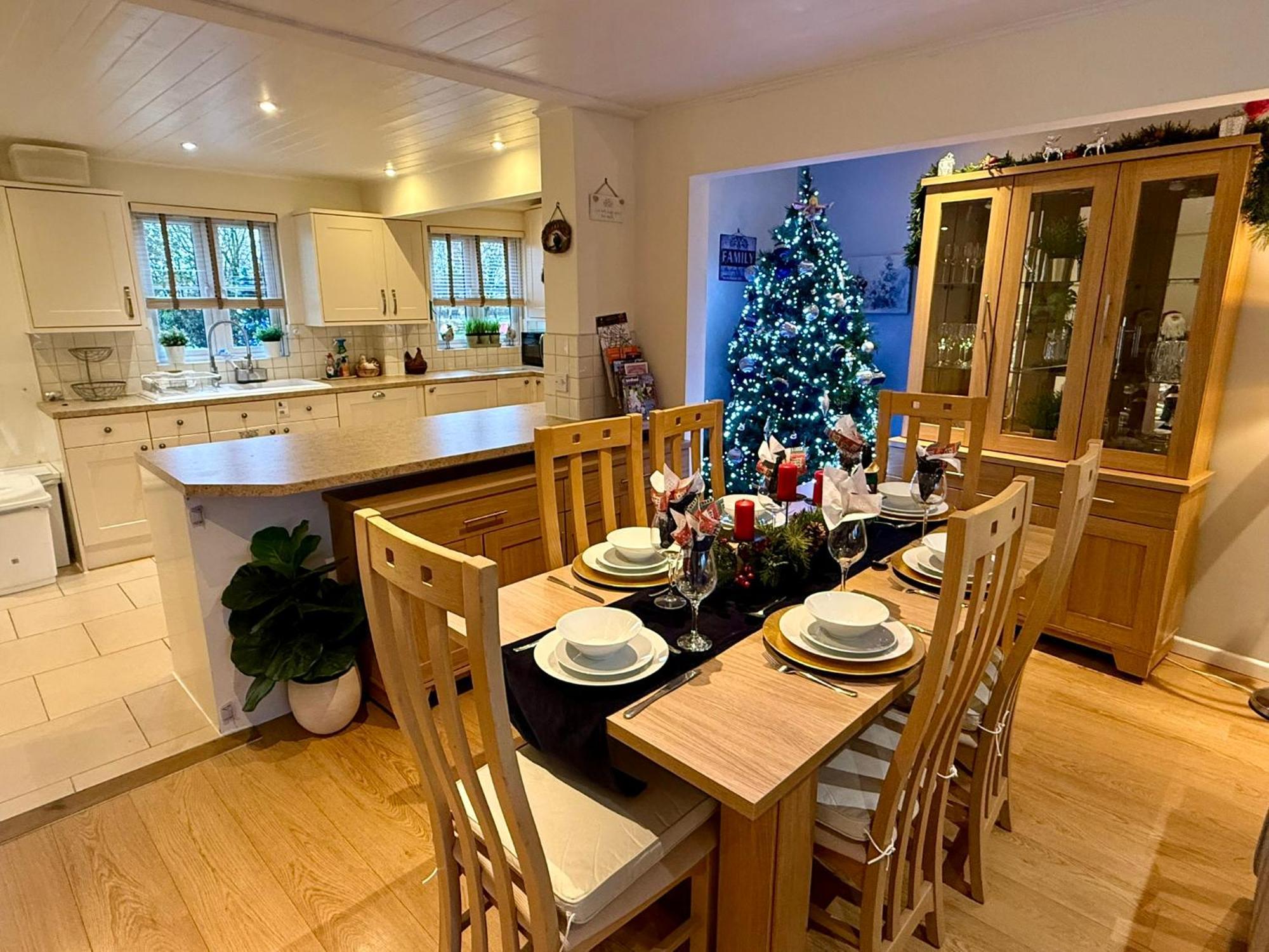 Luxury Kingfisher Lodge, Isis Lake, Within The Cotswold Waterpark Holiday home