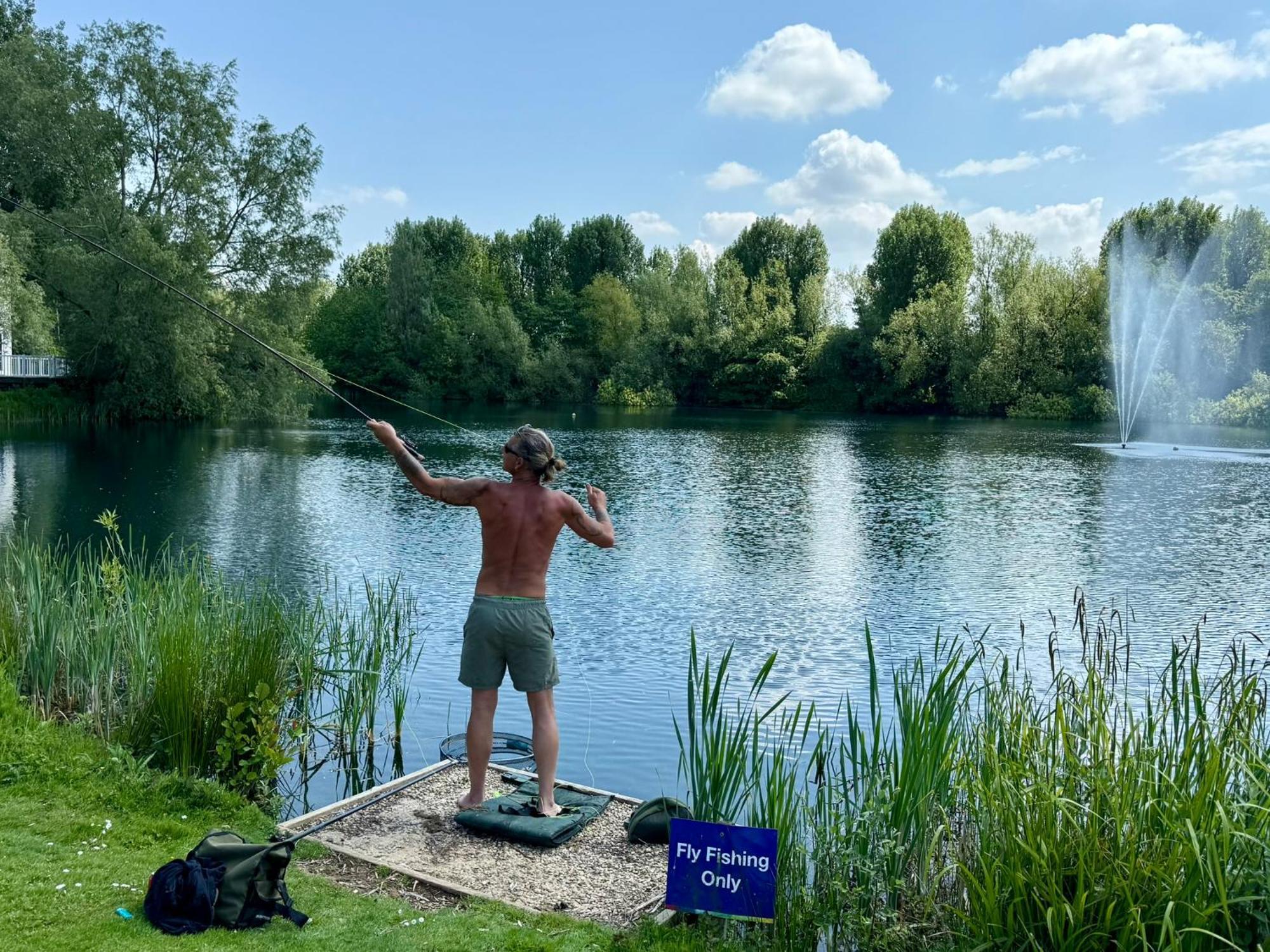 Luxury Kingfisher Lodge, Isis Lake, Within The Cotswold Waterpark Holiday home Cirencester