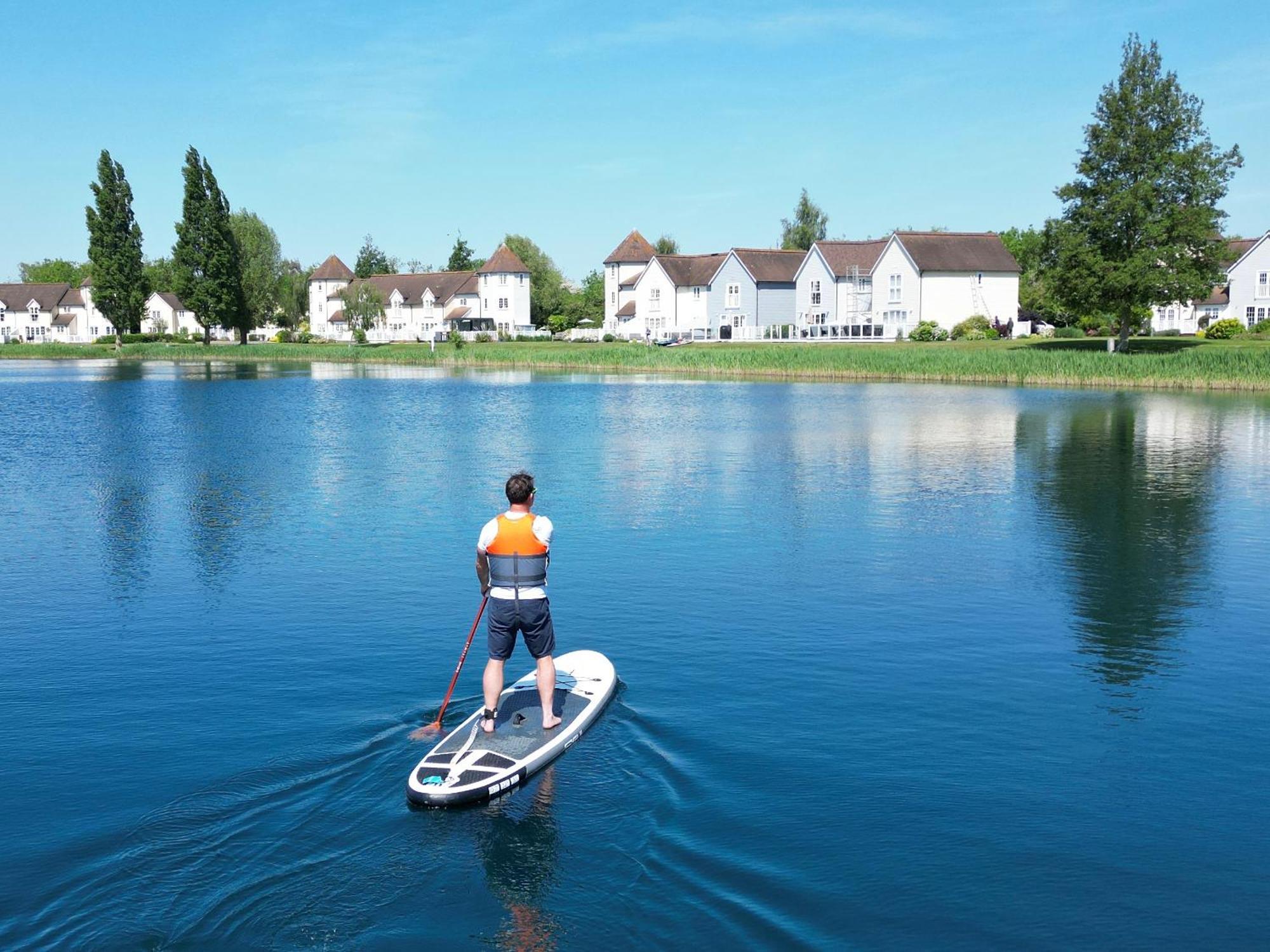 Holiday home Luxury Kingfisher Lodge, Isis Lake, Within The Cotswold Waterpark *