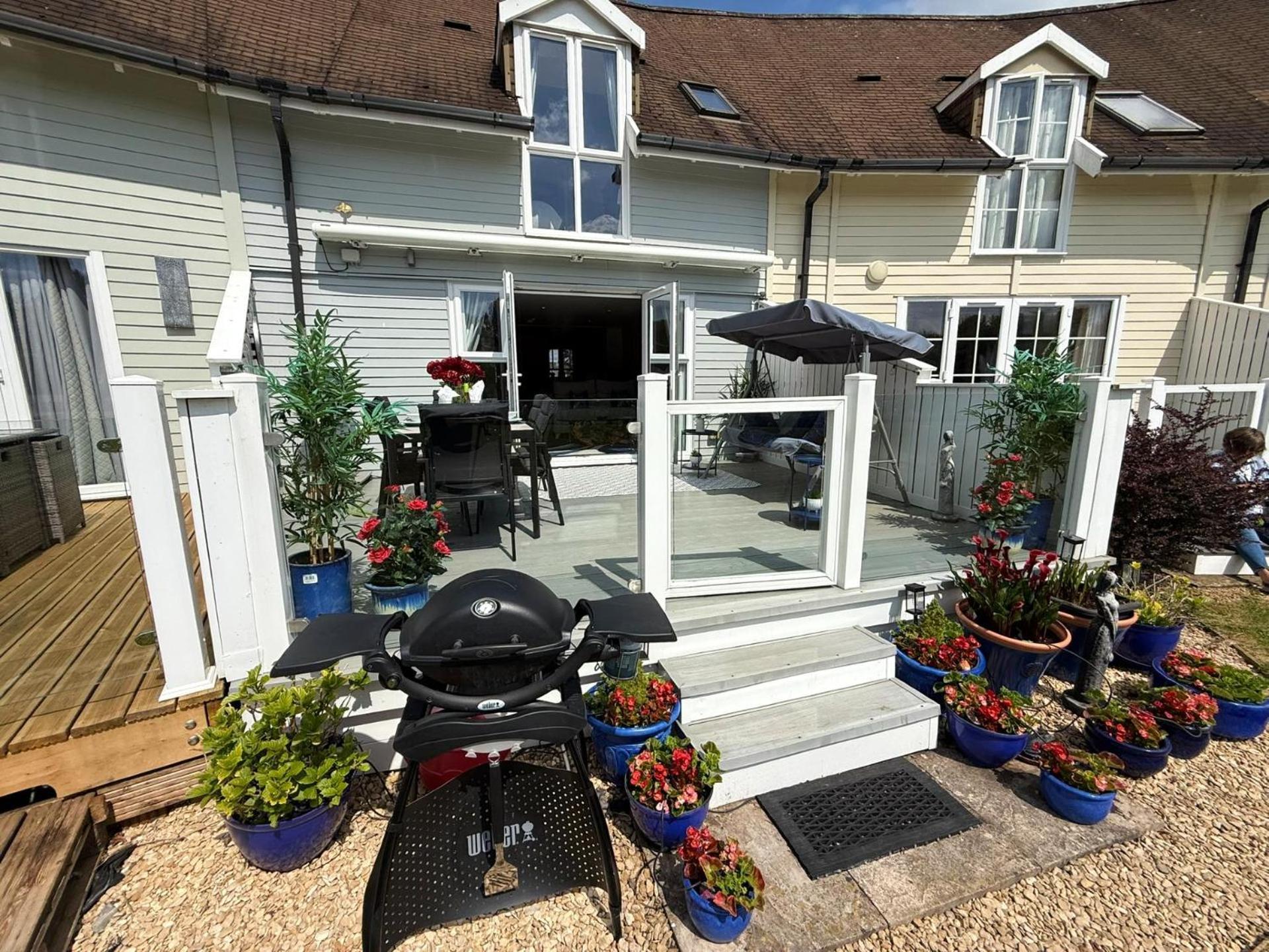 Holiday home Luxury Kingfisher Lodge, Isis Lake, Within The Cotswold Waterpark